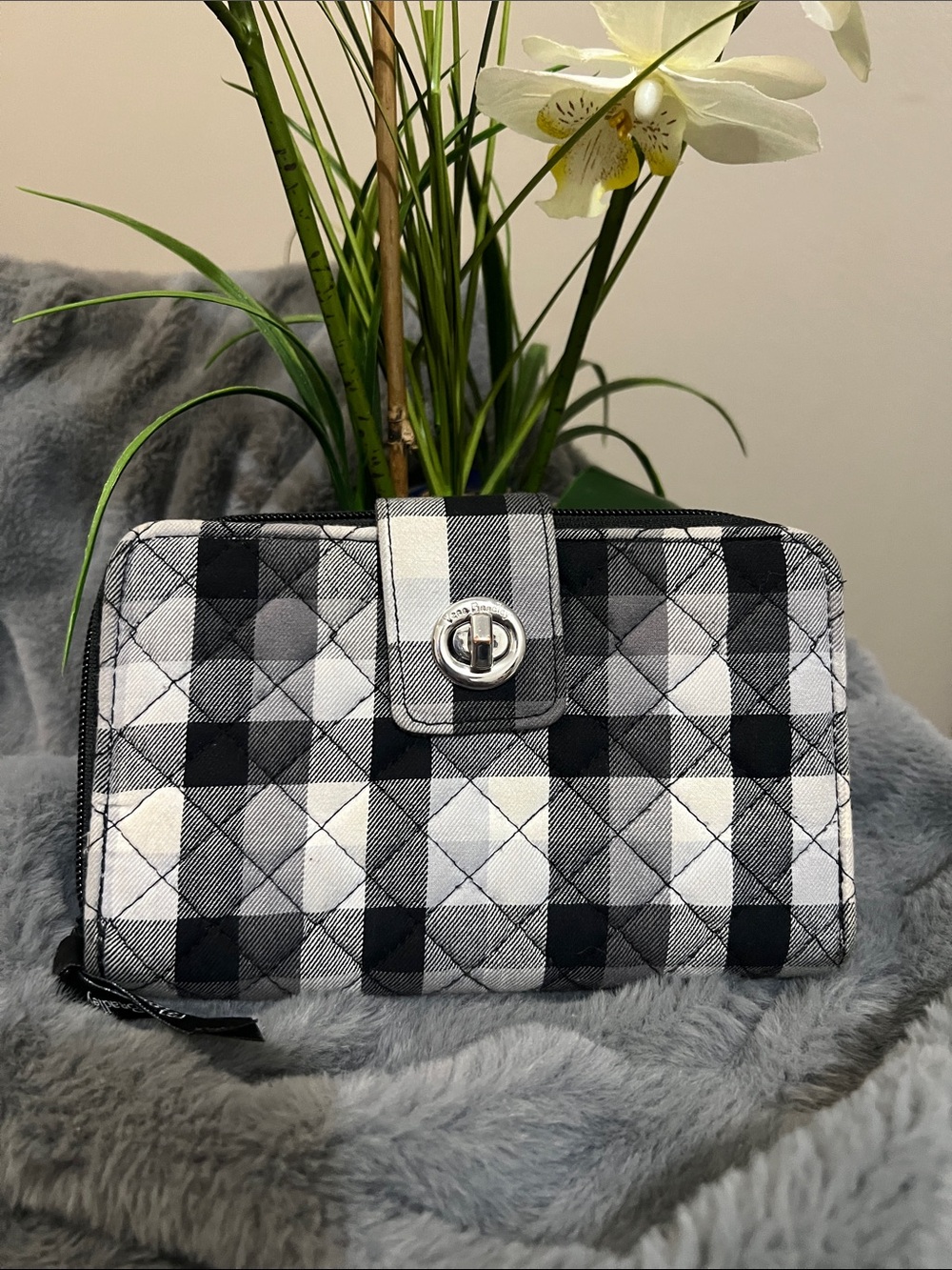 Vera Bradley Black & White Quilted Plaid Zip Wallet GUC